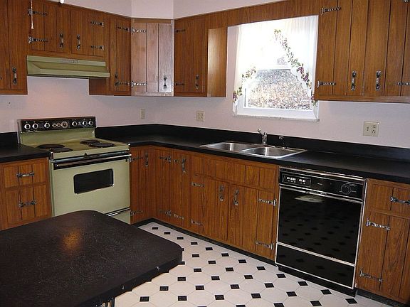 Kitchen with breakfast bar and great layout