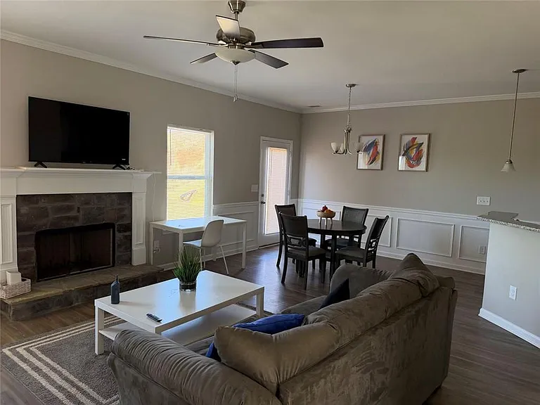 325 Melody Ln — Photo 7