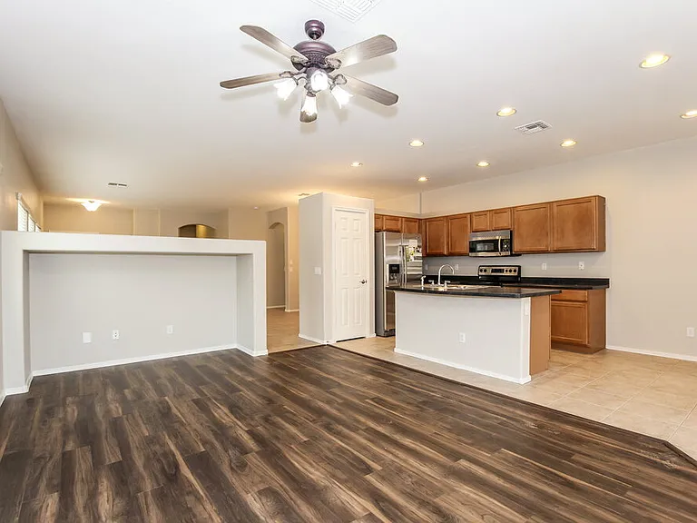 17722 W Marshall Ln — Photo 4