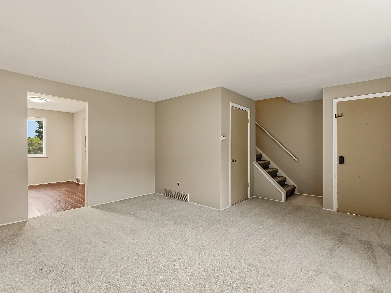 3 bed, 1.5 bath, 1000 sqft, $1,500 — Photo 2