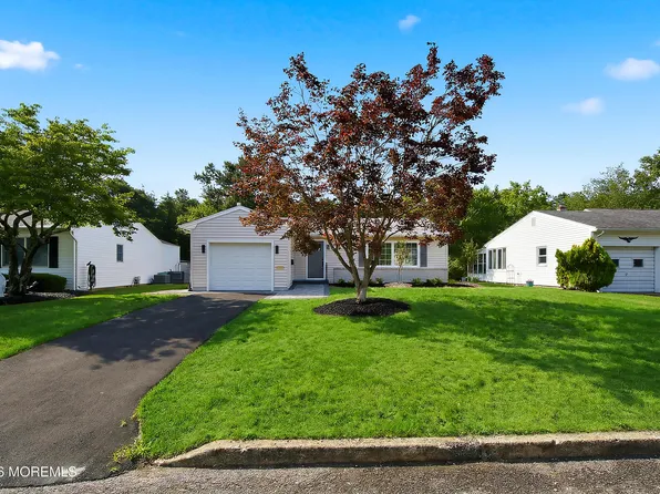 1023 E Edgebrook Drive, Toms River, NJ 08757