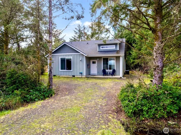 136 Spruce Loop SW, Ocean Shores, WA 98569