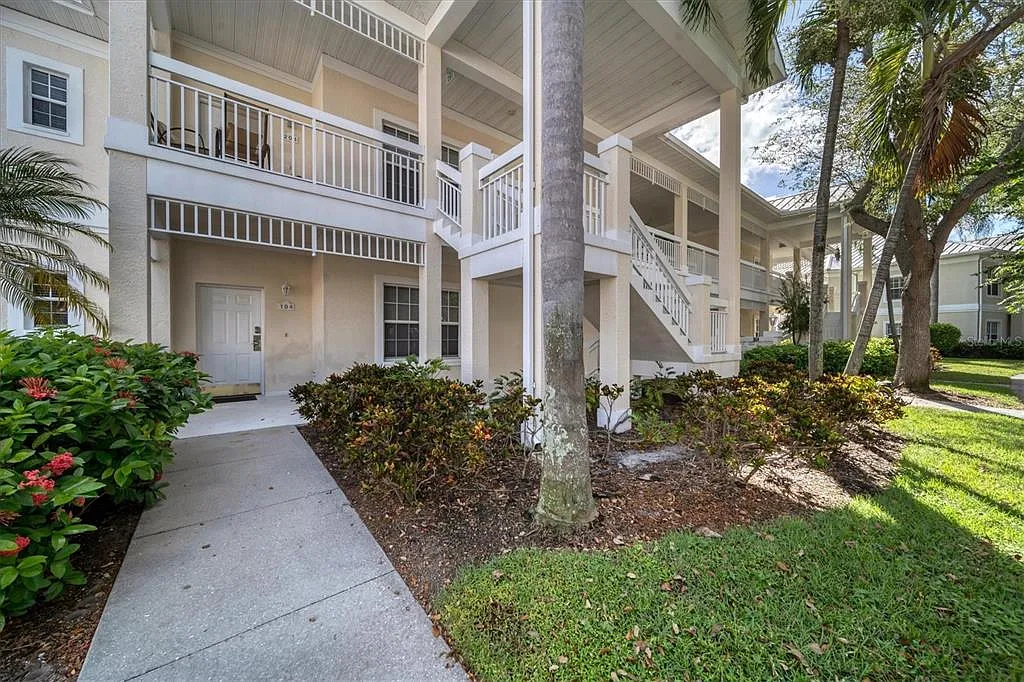 2 bed, 2.0 bath, 1114 sqft, $3,400 — Photo 2