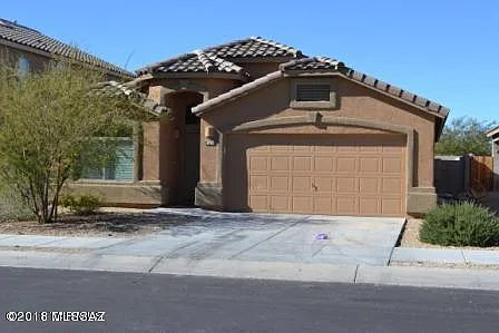 2446 E Calle Pelicano — Photo 1