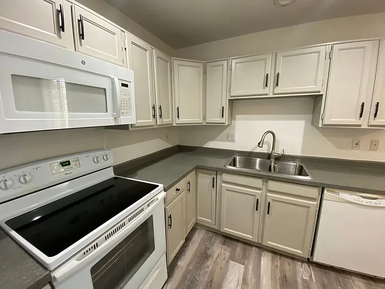 6243-6249 E Greenway Cir — Photo 15