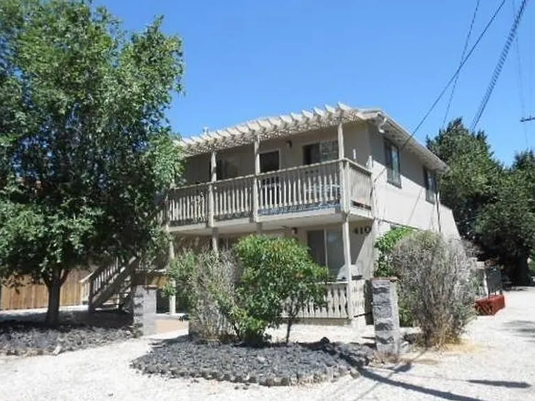 410 E Spear St — Photo 2