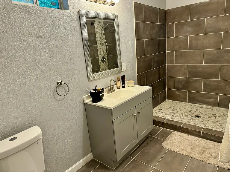 1120 Menchaca St — Photo 6