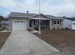 8 Harmony Rd, Toms River, NJ 08757