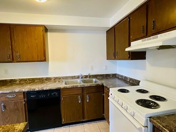 4th image of 450 S Saint Bernard Dr #3