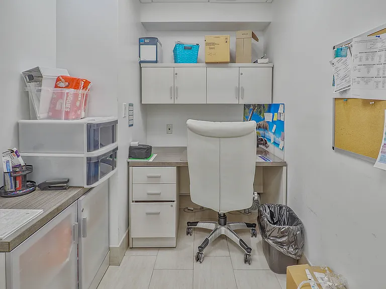 420 W 23rd St #GF — Photo 23