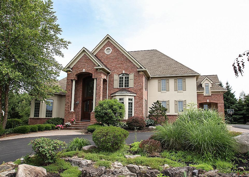 1st image of 594 Eleanor Rd