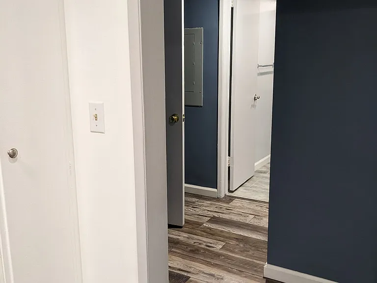 211 S Wilson Ave — Photo 5