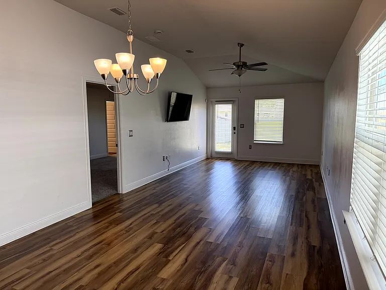 1333 Fairchild St — Photo 11