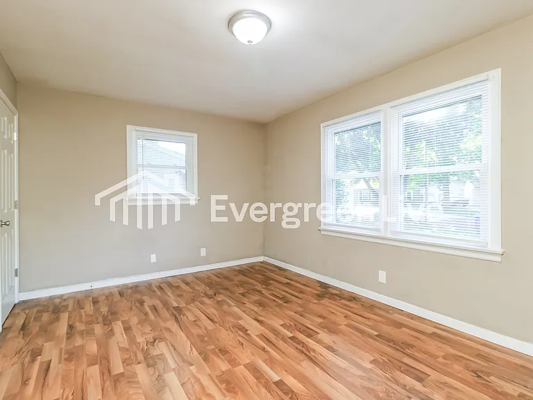 350 Brackleigh Ln — Photo 9