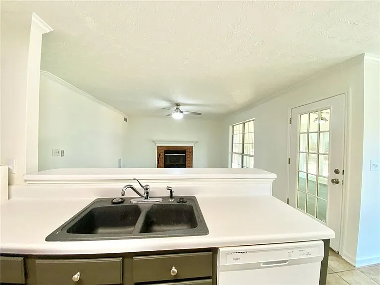 640 Suwanee Lakes Cir — Photo 11