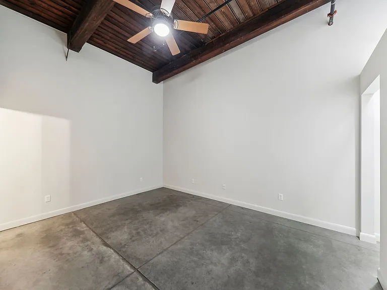 Stadium Loft Apartments — Photo 32