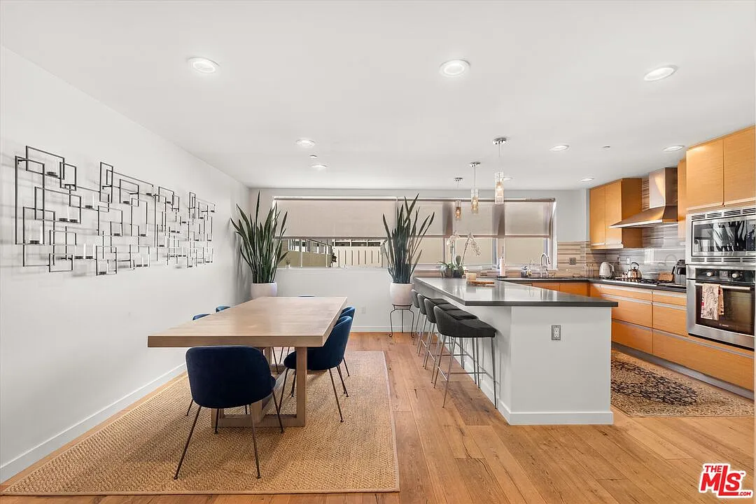 2 bed, 3.0 bath, 1950 sqft, $8,485 — Photo 3