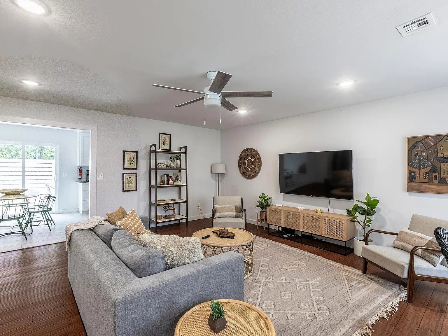 3 bed, 1420 sqft, $2,850 — Photo 2