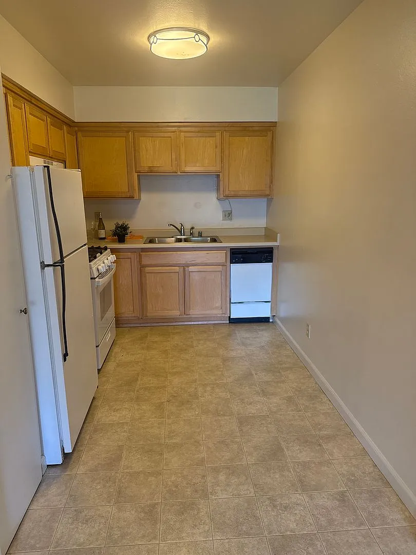 314 N. Cloverdale Blvd — Photo 3