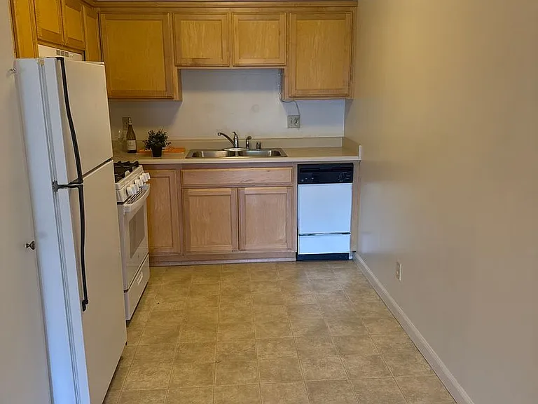 314 N Cloverdale Blvd — Photo 3