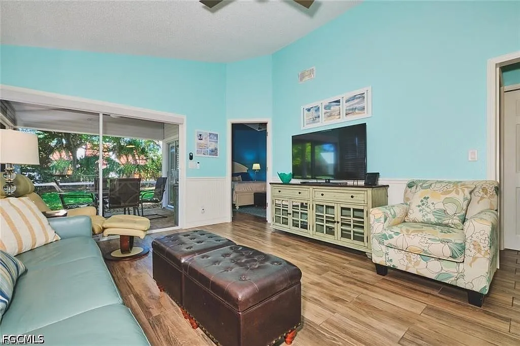 3 bed, 2.0 bath, 1134 sqft, $3,000 — Photo 2