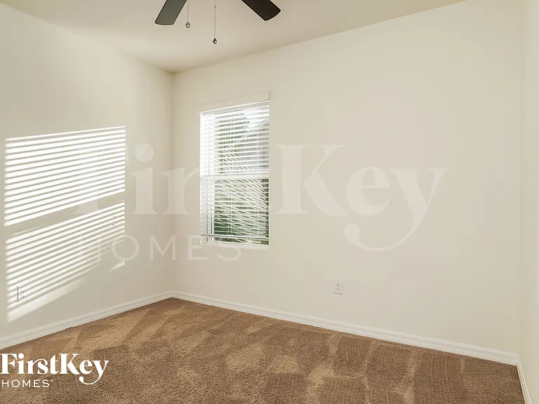 237 SE 3rd St — Photo 10