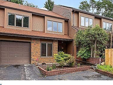 1st image of 5550 Doral Dr