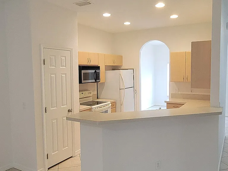 4446 Putnam Ave — Photo 5