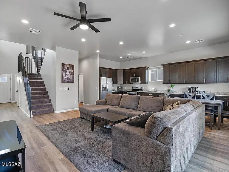 156 E Stone Ct — Photo 5