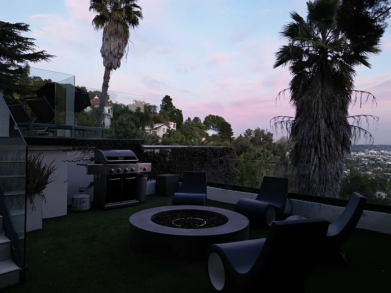 2260 Maravilla Dr — Photo 3