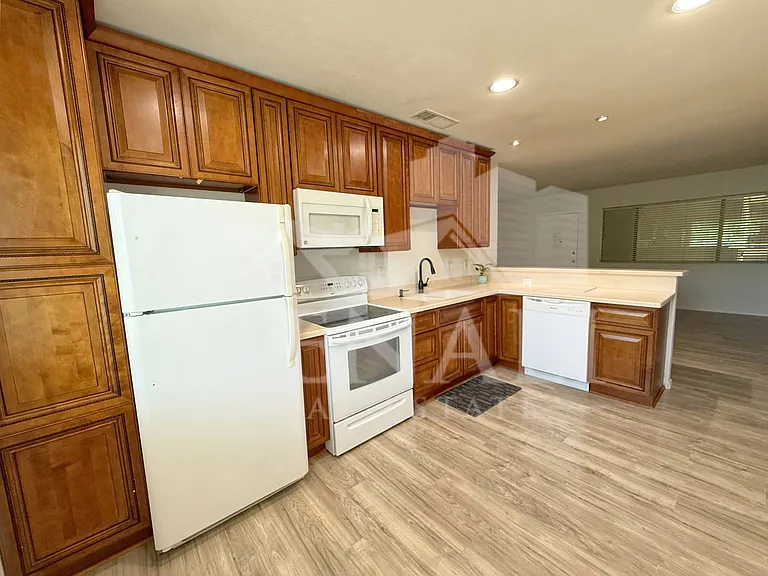 749 E Montebello Ave #233 — Photo 6