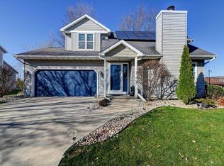 520 Shawnee Ct, Deforest, WI 53532