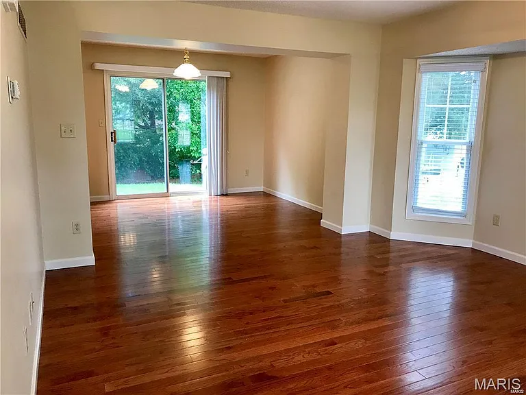 48 Deer Grove Dr — Photo 2