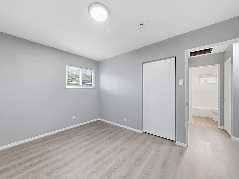 237 Grampian Rd — Photo 21