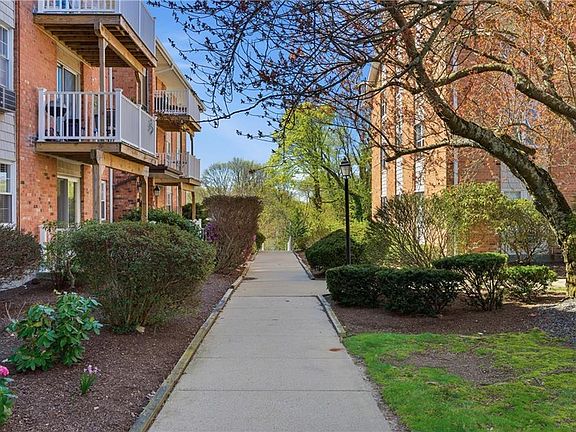 5th image of 43 Bullocks Point Ave APT 8B