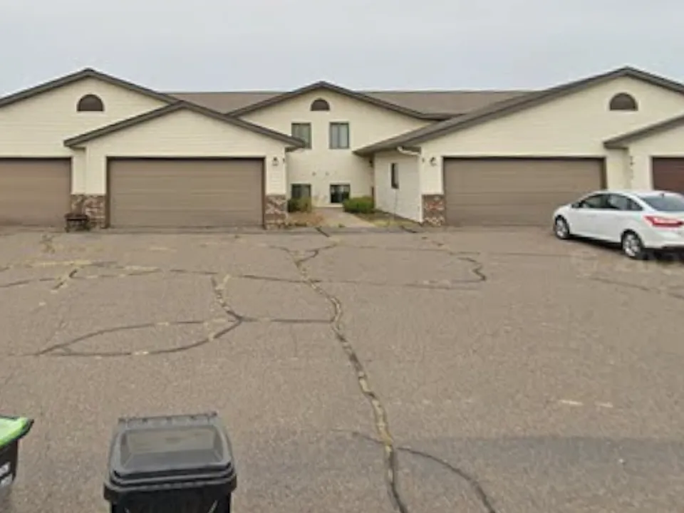 2911 Edgewood Dr