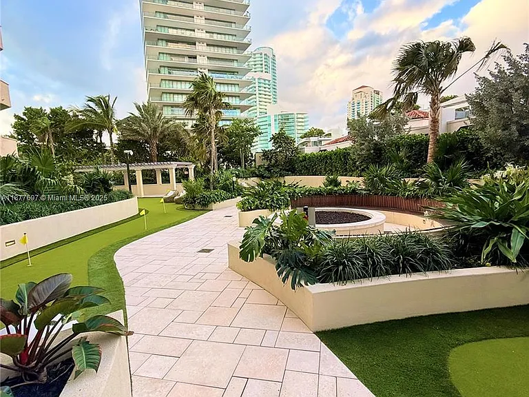 300 S Pointe Dr #2806 — Photo 46