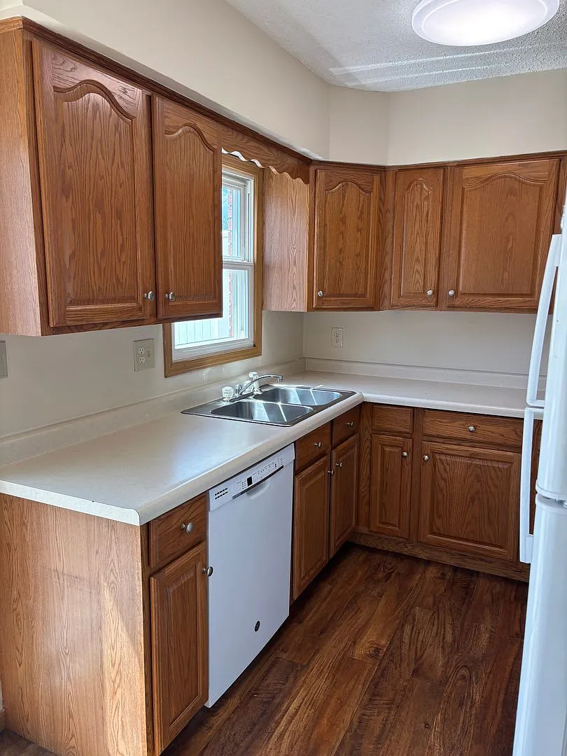 2 Bedroom, 1 Bath Townhouse in LeClaire, IA — Photo 3