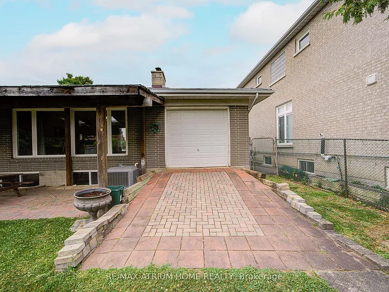 134 Fairglen Ave — Photo 36