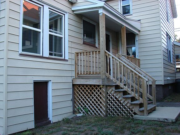 Side entrance with small deck