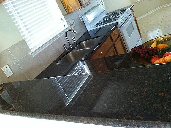  Look at that nice Granite counter tops