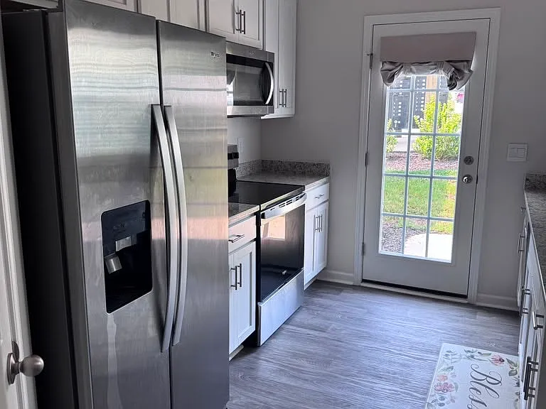 285 Moyer Dr — Photo 3