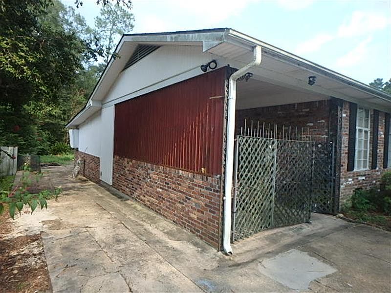 2nd image of 554 Springwood Dr N