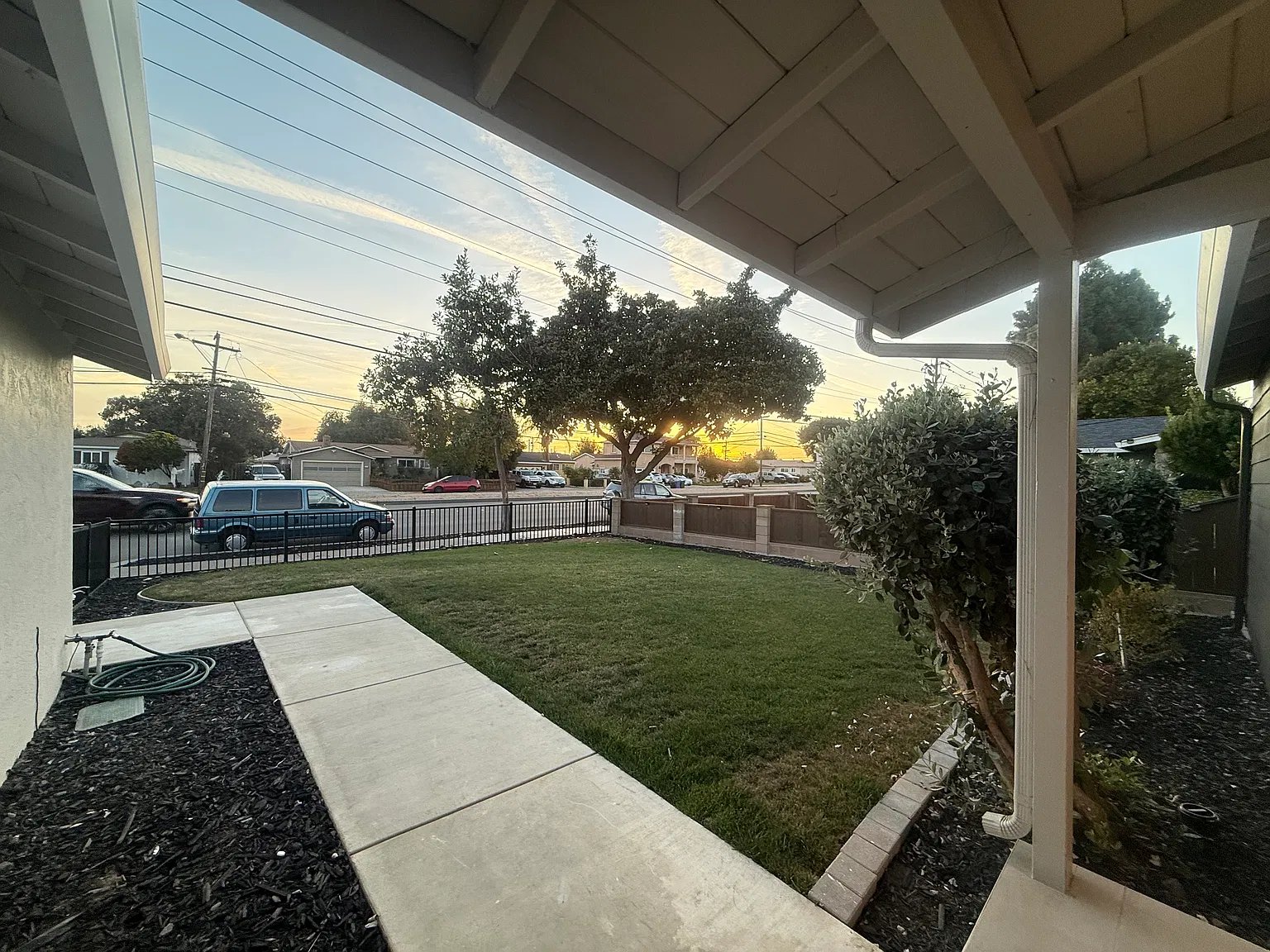 3 bed, 1124 sqft, $4,100 — Photo 3