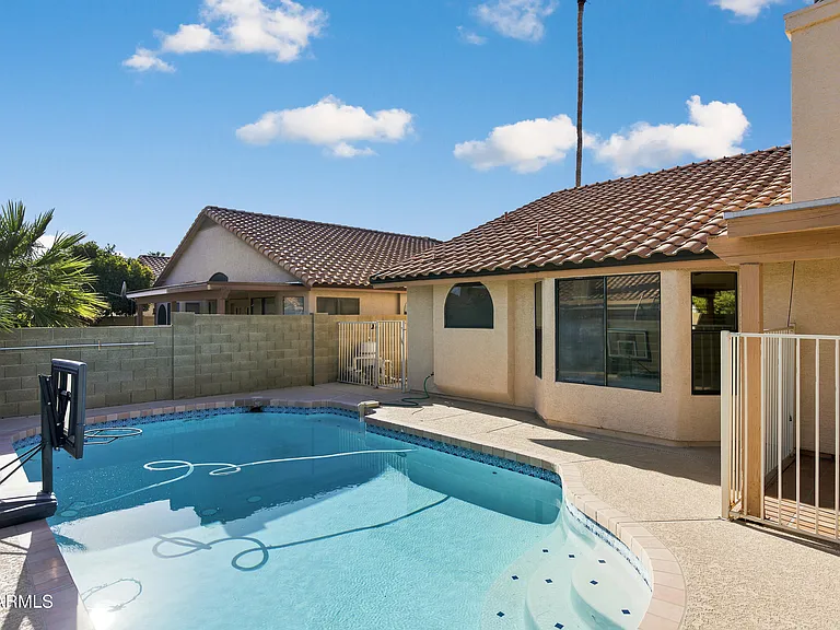 7239 W Morrow Dr — Photo 2