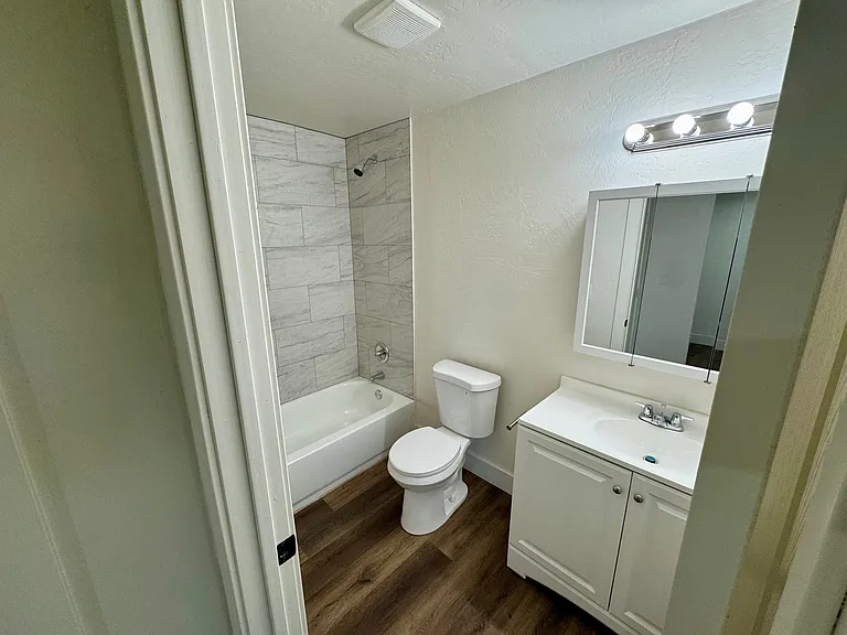 1132 E Brown St — Photo 3