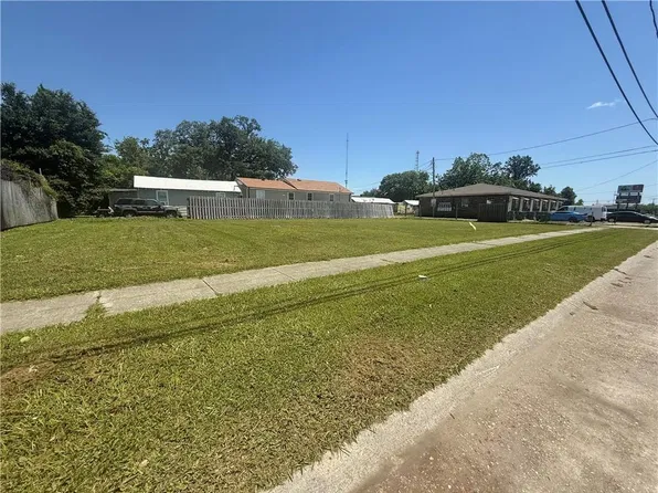 901 Burmaster St, Gretna, LA 70053