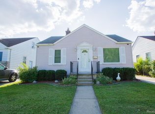 29249 Harding St, Roseville, MI 48066