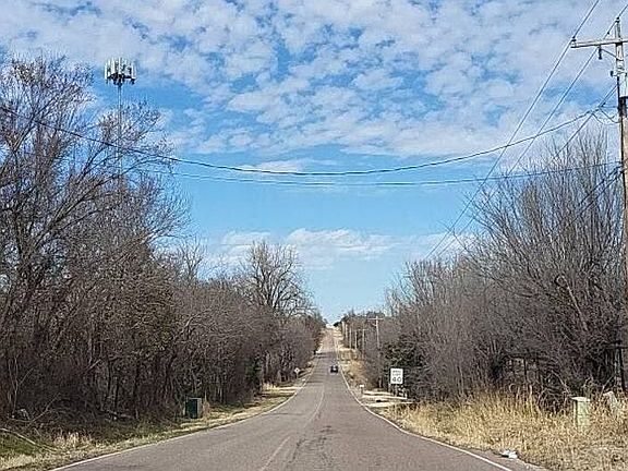 4th image of 2921 N Anderson Rd