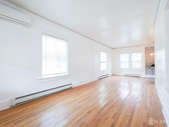 4th image of 189 Summit Ave